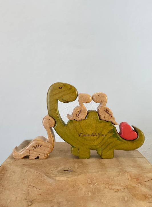 Family of 4 dinosaurs