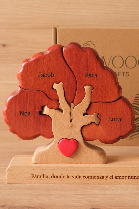 Árbol de 4 nombres (ROJO + TRONCO NATURAL)